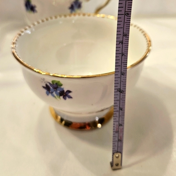 Royal Stafford "Sweet Violets" cream and sugar. - Picture 13 of 13